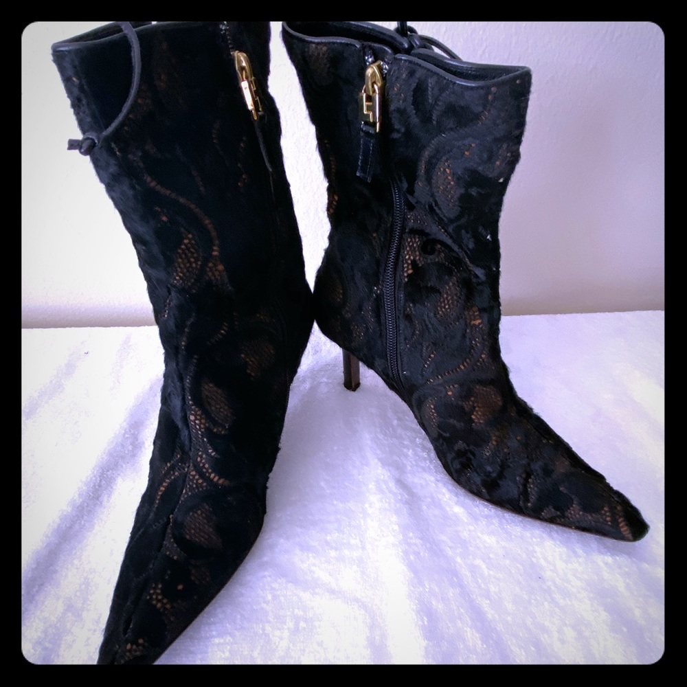 Italian leather with fine Lace